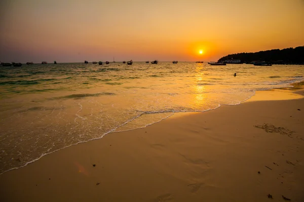 Tropical sunset in Sihanoukville — Stock Photo, Image