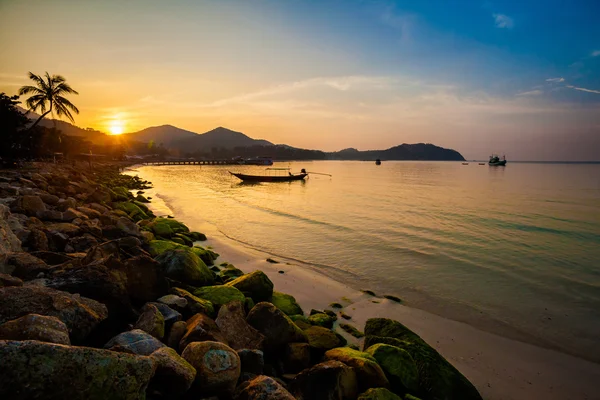 Tramonto sulla spiaggia di Chalokum — Foto Stock