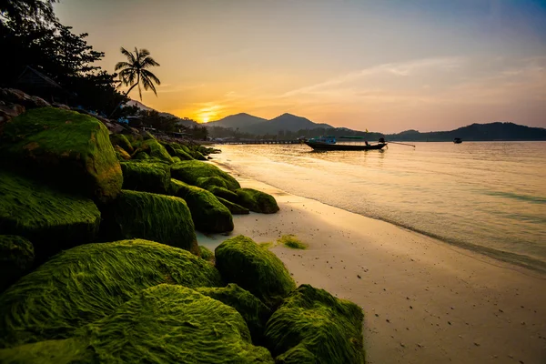 Tramonto sulla spiaggia di Chalokum — Foto Stock