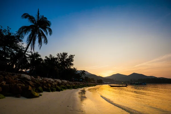 Tramonto sulla spiaggia di Chalokum — Foto Stock