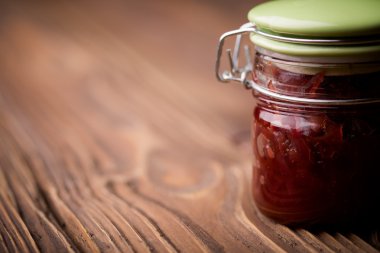 Doğal DIY kırmızı soğan marmelat