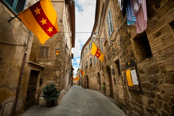 Bela Montalcino na vista da Toscana — Fotografia de Stock