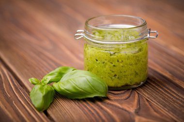 Pesto DIY ev yapımı turp yaprakları