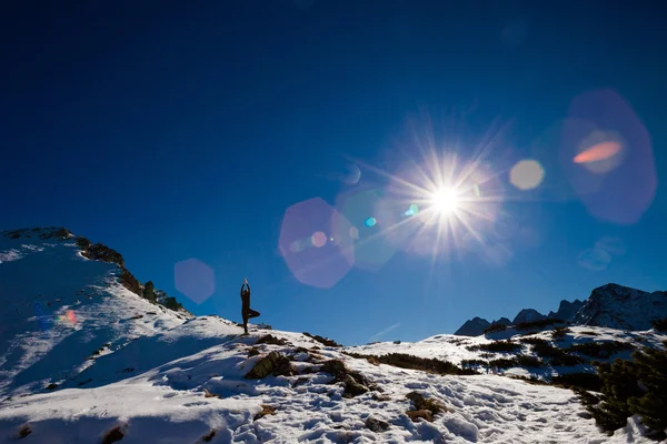 Yoga i slovakiska Belianske Tatry — Stockfoto