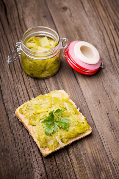 Homemade leek marmalade with breadroll — Stock Photo, Image