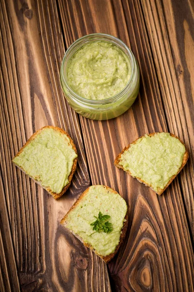 Pasta di peperoncino all'avocado fatta in casa fai da te — Foto Stock