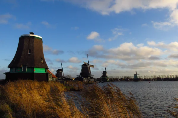 Zaandam lidová Šumavská architektura - mlýny v Holandsku — Stock fotografie