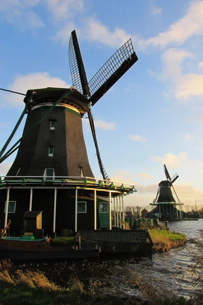 Zaandam lidová Šumavská architektura - mlýny v Holandsku — Stock fotografie