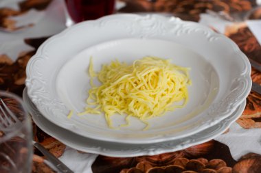 Ev yapımı silesian şehriye çorbası