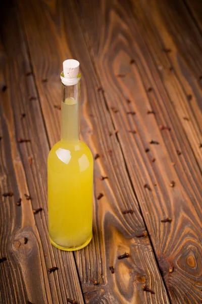 Liqueur naturelle de clous de girofle orange maison — Photo