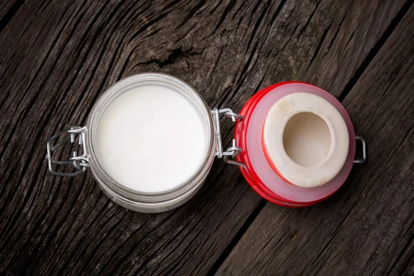 Naturliga diy vitlök yoghurtsås — Stockfoto