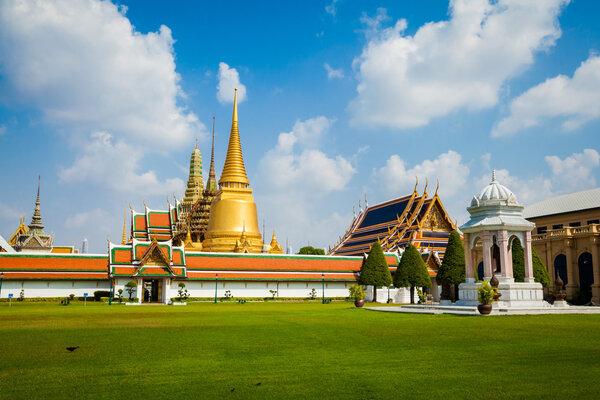 Тайский буддийский храм Ват Пхра Каев
