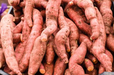 Markette taze patates var.