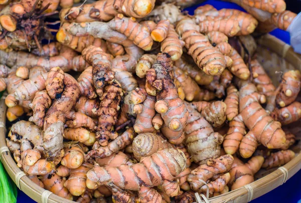 Tumeric rhizomes at the farmers market — Stock Photo, Image