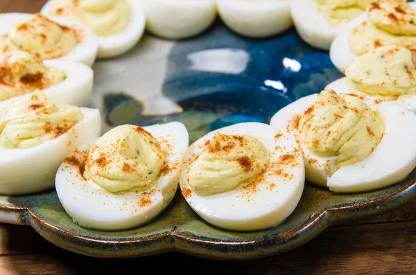 Ägg tallrik med deviled ägg — Stockfoto