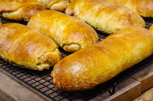 Frisch gebackene Weihnachtsnussbrötchen — Stockfoto