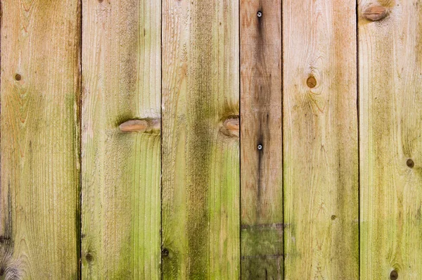 Вертикальный деревянный сайдинг с узором — стоковое фото