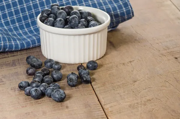 Fresh blueberries on a wooden table — Stock Photo, Image