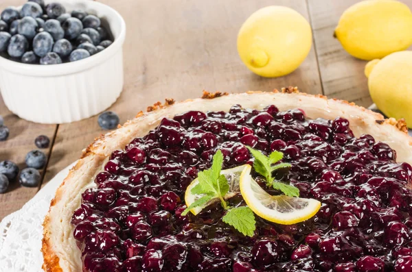 Pişmiş blueberry limon peynirli kek — Stok fotoğraf