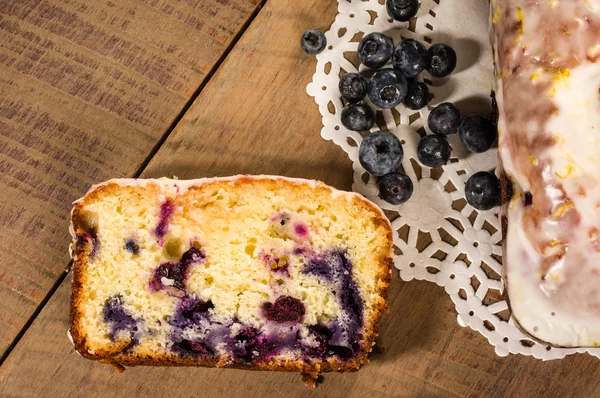 Blaubeer-Kaffeekuchenbrot mit Blaubeeren — Stockfoto