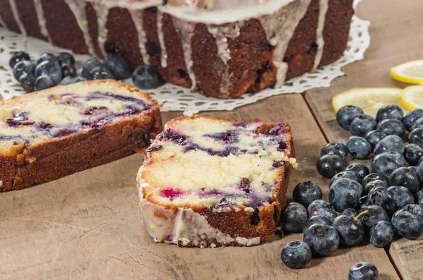 Blueberry coffee cake loaf with blueberries — Stock Photo, Image