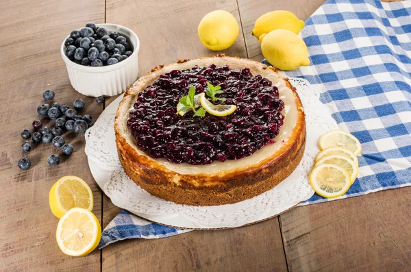 Pişmiş blueberry limon peynirli kek — Stok fotoğraf