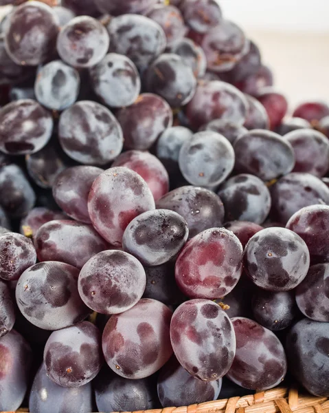 Uvas vermelhas frescas fechar — Fotografia de Stock