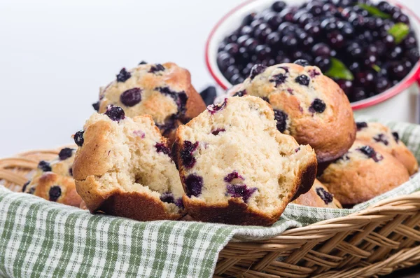 Split berry muffin with berries — Stock Photo, Image