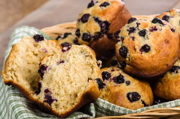 Basket of warm blueberry muffins — Stock Photo, Image