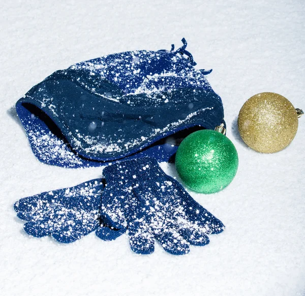 Blauwe cap met Kerst ornamenten — Stockfoto