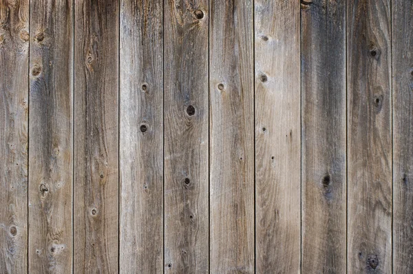 Vetical slitna staket brädor med grå finish med knutar — Stockfoto