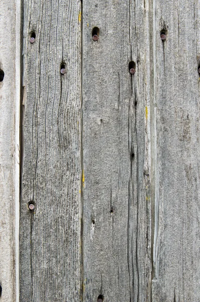 Vertikala väderbitna brädor med spik hål för användning som textur — Stockfoto