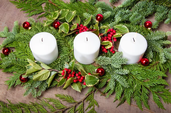 Evergreen Christmas centerpiece with candles — Stock Photo, Image