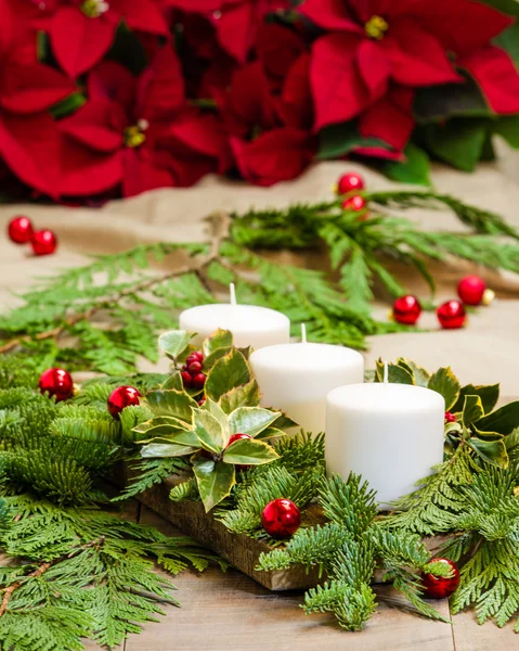 Kerstmis centerpiece met kaarsen — Stockfoto