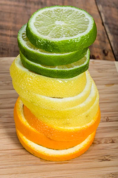 Pilha de limão, laranja limão — Fotografia de Stock