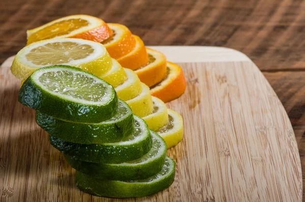 Citron, lime och skivor orange — Stockfoto