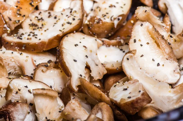 Champiñones en rodajas preparados para cocinar — Foto de Stock