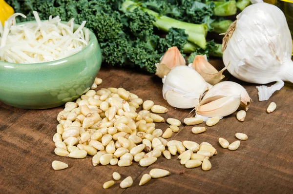 Ingrediënten voor boerenkool pesto — Stockfoto