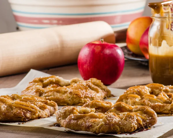 Apple tart or rustic pie with apples — Stock Photo, Image