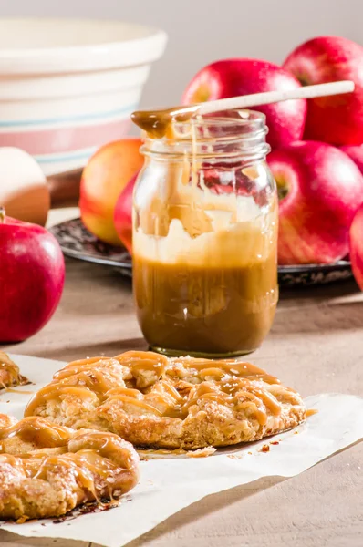 アップルのリンゴのタルトや素朴なパイ — ストック写真