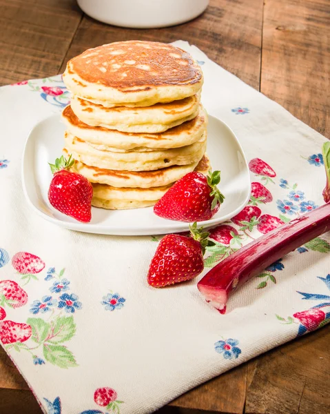 Stack of pancakes with strawberries — Stock Photo, Image
