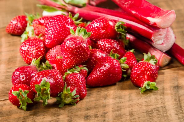 Strawberries and rhubarb for jelly — Stock Photo, Image