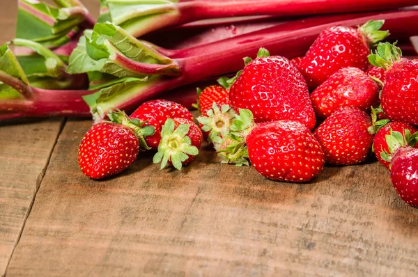 Strawberries and rhubarb for jelly — Stock Photo, Image