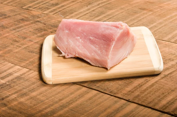 Rå tonfiskbiff beredd att laga — Stockfoto