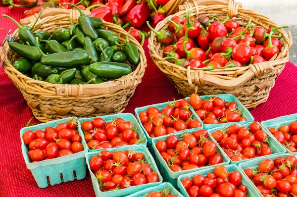 Baskets of peppers and tomatoes — Stock Photo, Image