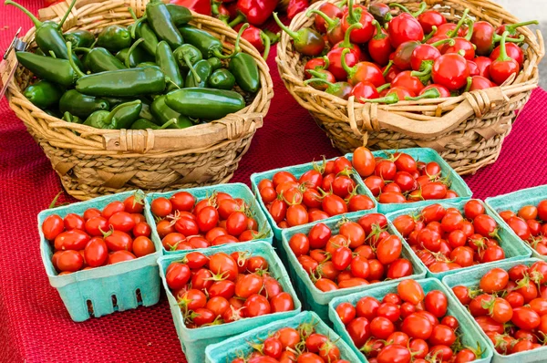 Baskets of peppers and tomatoes — Stock Photo, Image