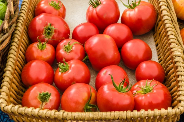 Basket of red tomatoes at the market — Stock Photo, Image