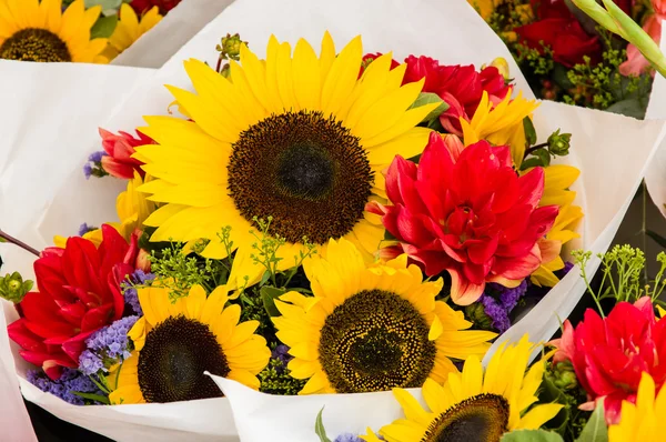 Bouquet of flowers with sunflowers — Stock Photo, Image