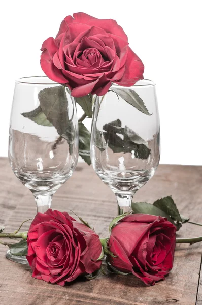 Wine glasses and faded roses — Stock Photo, Image