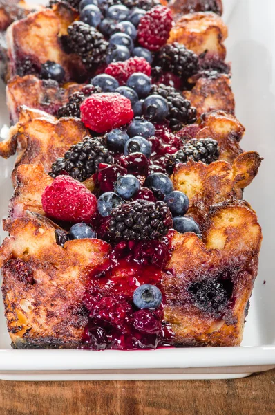 Bread pudding with berry topping — Stock Photo, Image